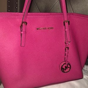 Micheal Kors purse